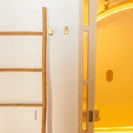 Casa Acua De Guzman | De Diseno, Casco Hist.