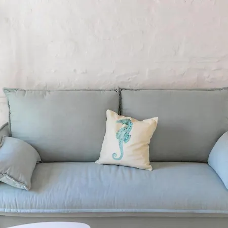 Casa Acua De Guzman | De Diseno, Casco Hist.