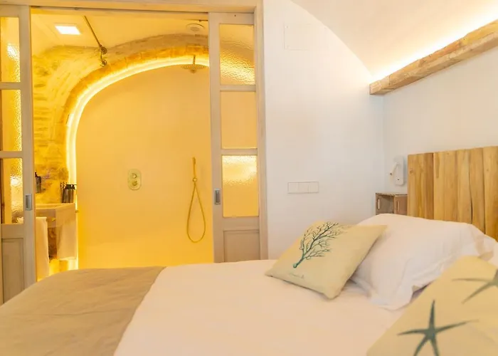 Casa Acua De Guzman | De Diseno, Casco Hist. *