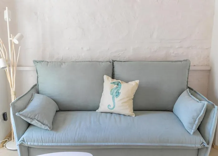 Casa Acua De Guzman | De Diseno, Casco Hist.